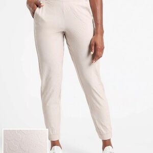 Athleta Brooklyn textured jogger cream size 4